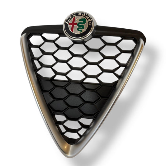 156112051 front grill with badge for Alfa Romeo 940 Giulietta