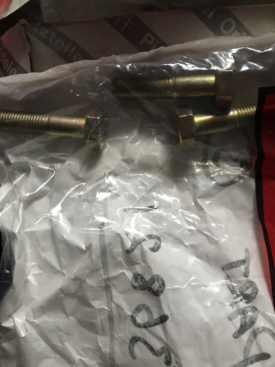 16236821 Suspension screw (pack of 3)