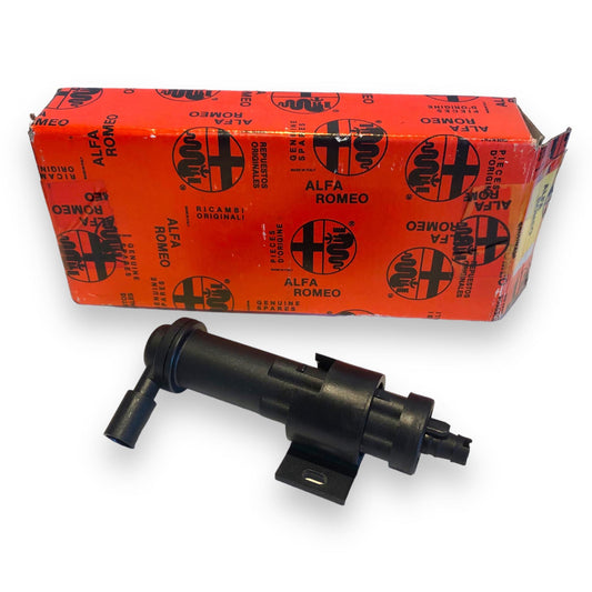 1122917 Left hand windscreen wiper jet for Alfa Romeo 164