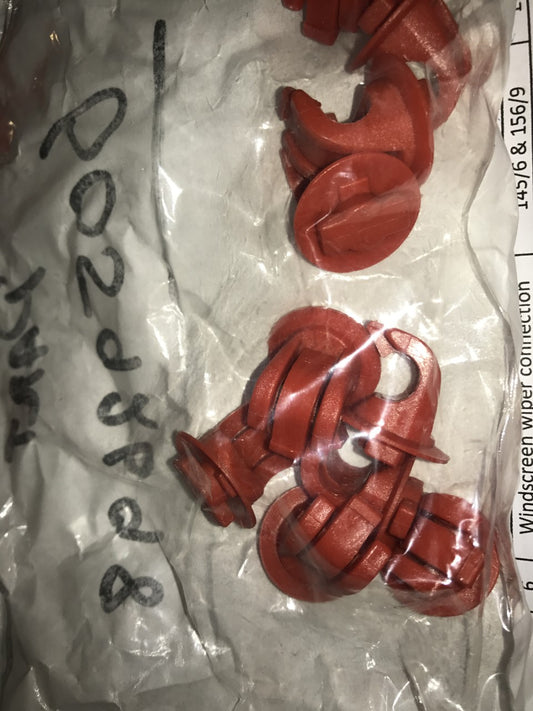 60592698 Engine compartment clip