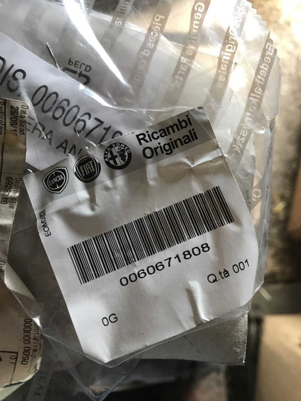 60671808 roof mounted aerial