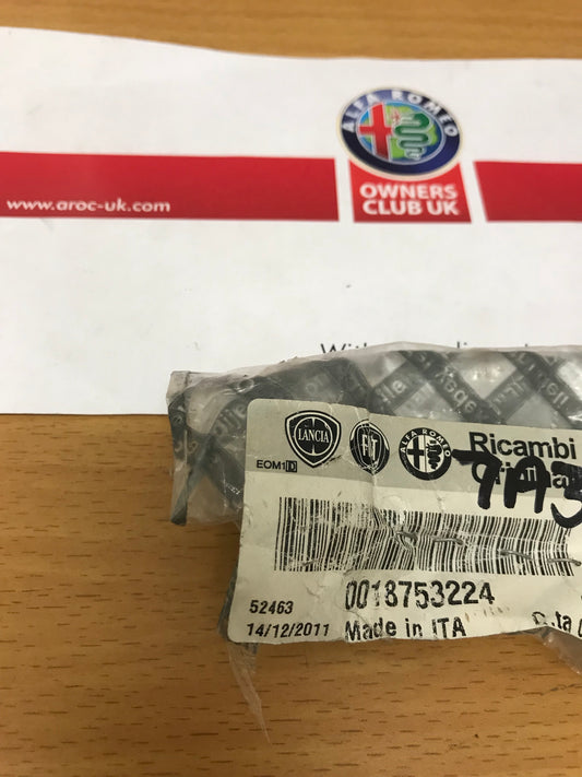 Gearbox/transmission screws pack of 2 - 18753224 - 145/6/7 155/6/9 MiTo Fiat GTV Giulietta GT Spider & Fiat - 18753224