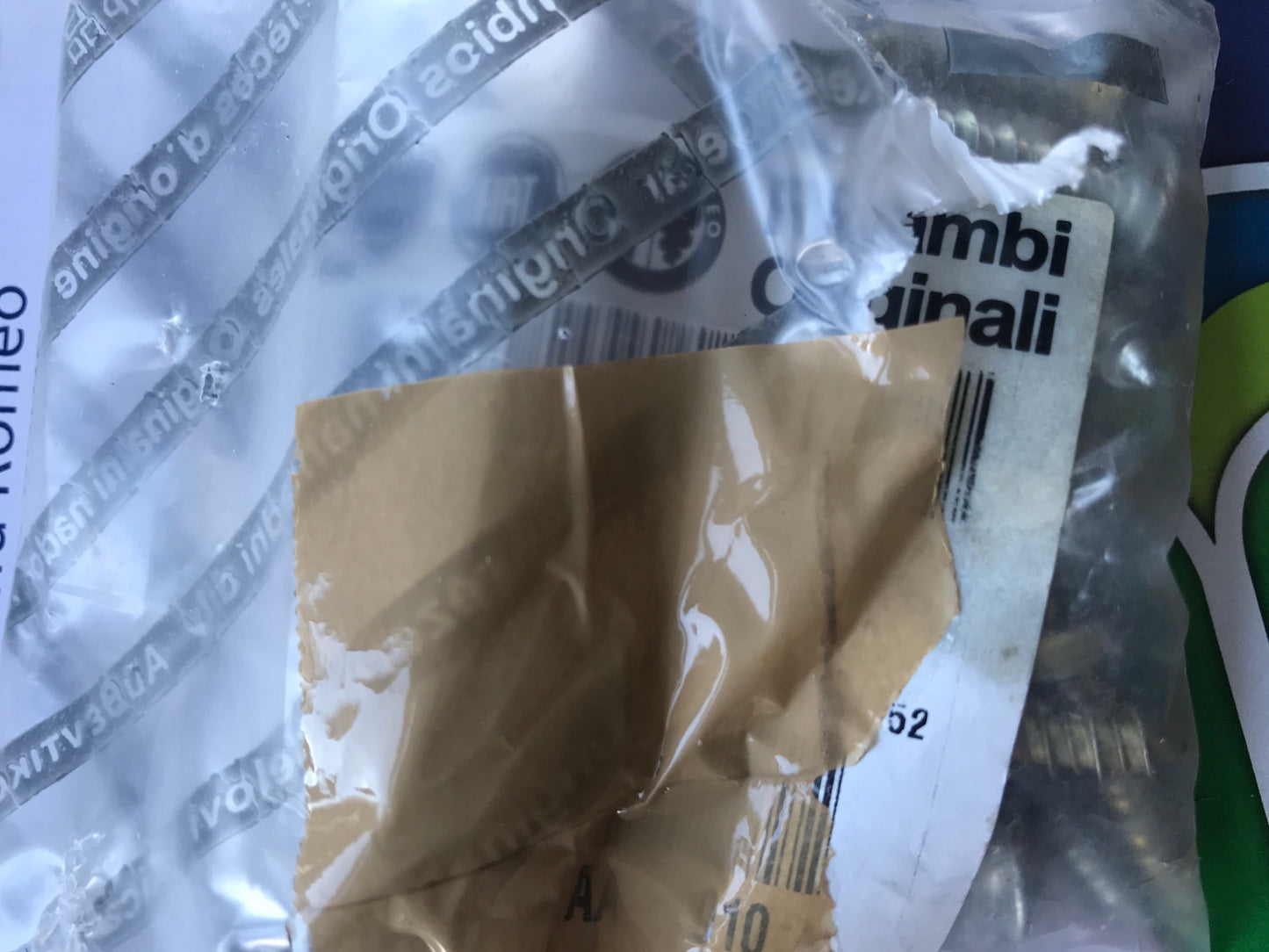 Screw - dash - 16085501 - 156 GT *price is for one*