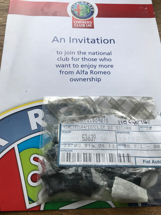 Clip - transmission/accelerator - 11064076 - 145 146 155 156 166 GTV Spider *price is for one*