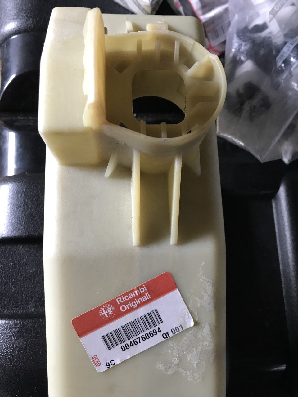 46768694 Gearstick plastic surround